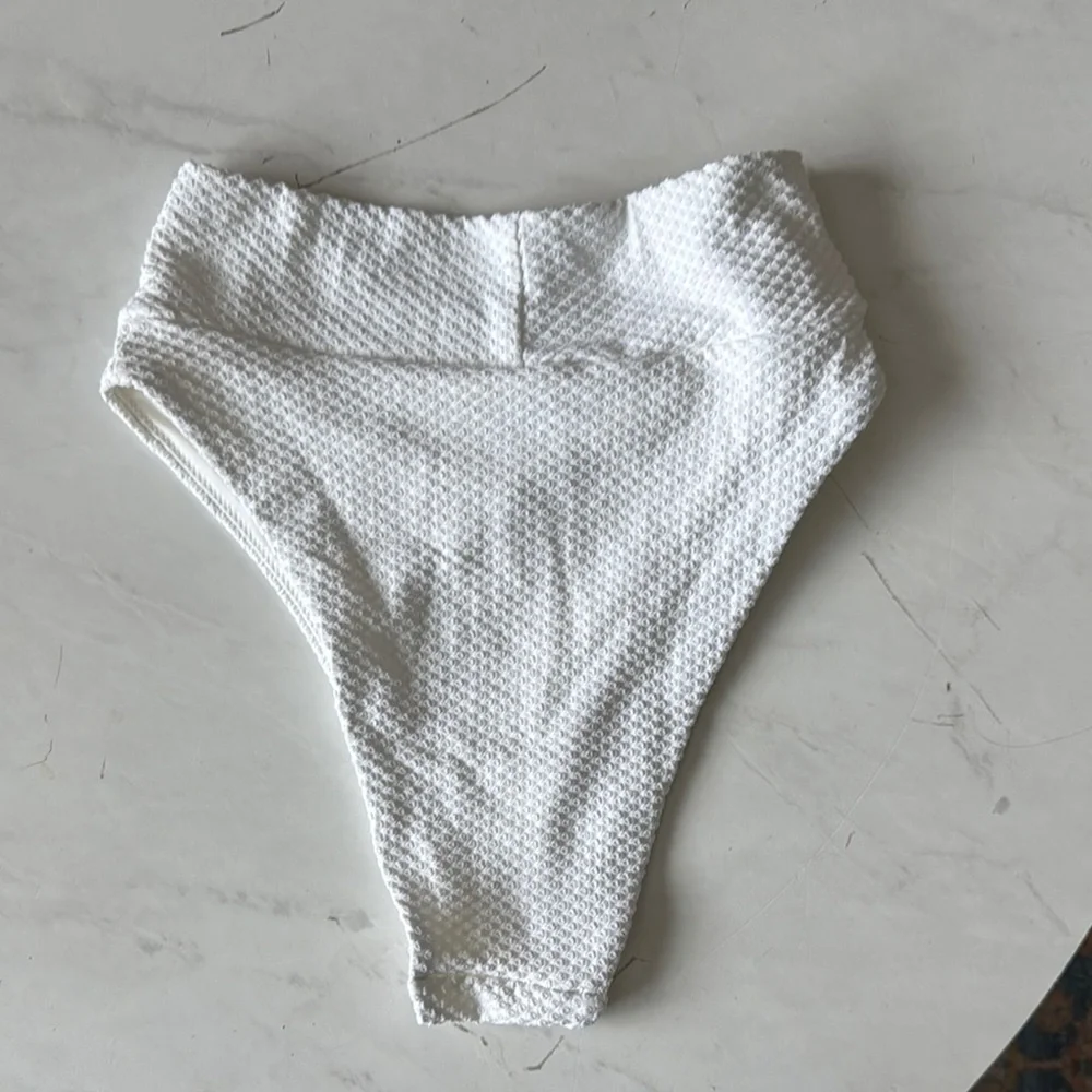Arie White Textured High Cut Cheeky Bottoms Small - Picture 4 of 5
